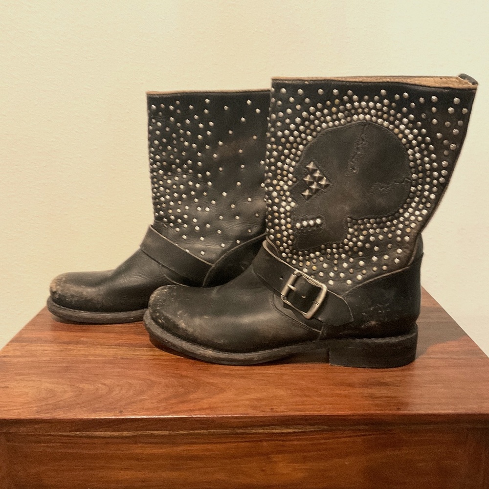 Frye Jenna Studded Skull Boot 6.5